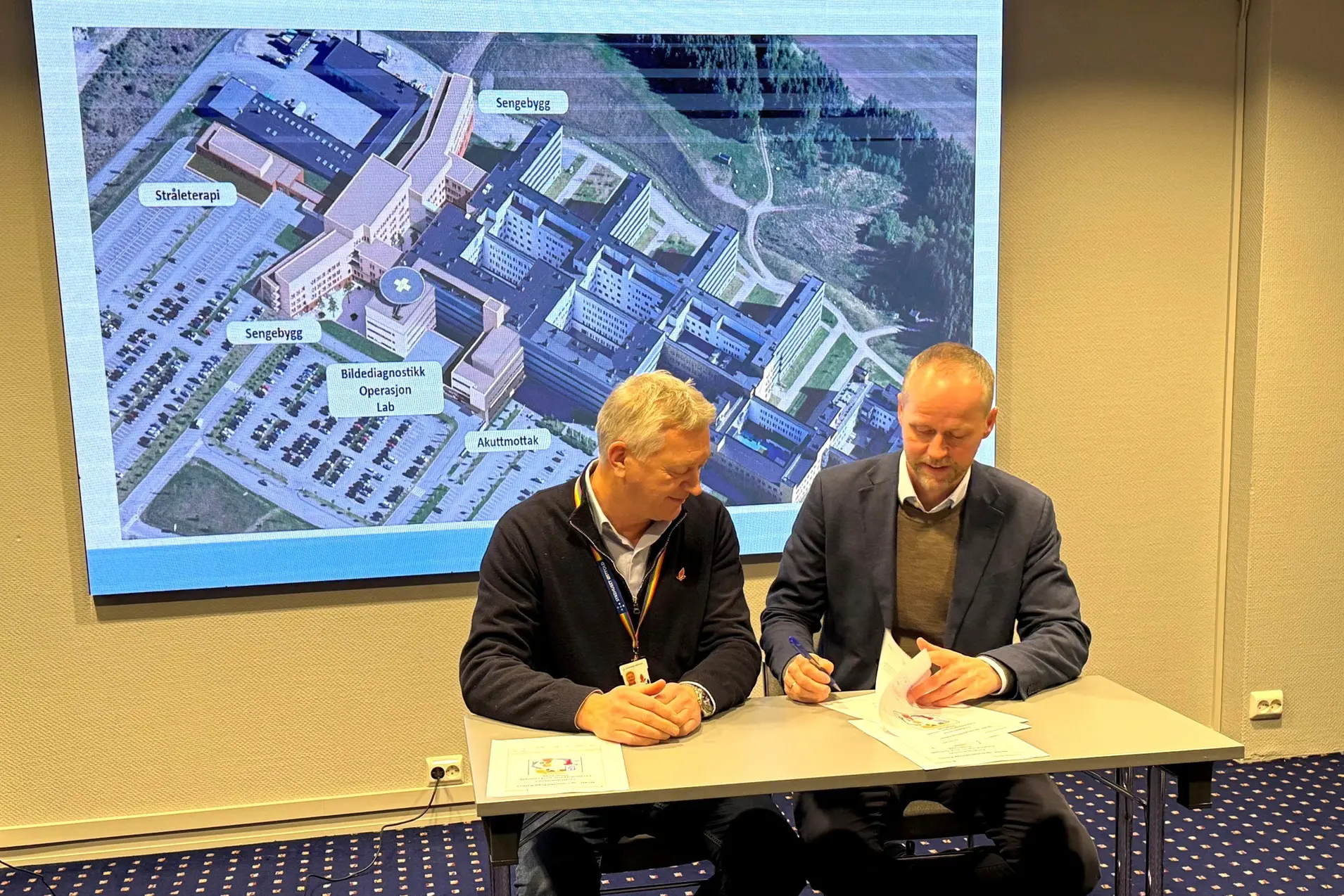 Helge Stene-Johansen, administrerende direktør Sykehuset Østfold og Pål Aglen, konserndirektør Skanska