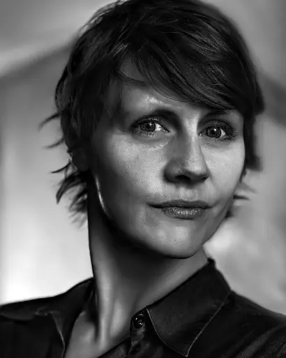 En person med langt hår