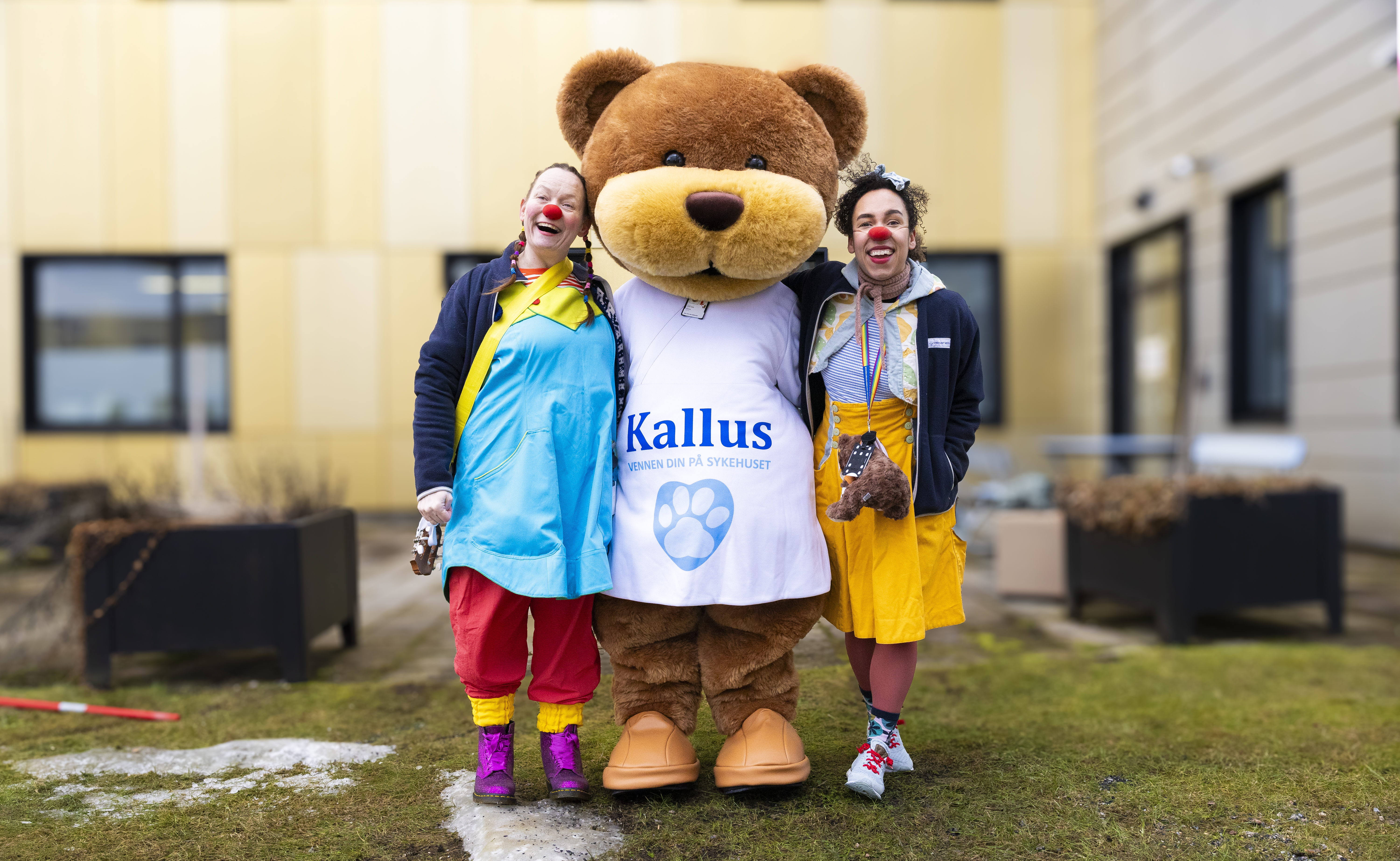 Kallus med sykehusklovnene