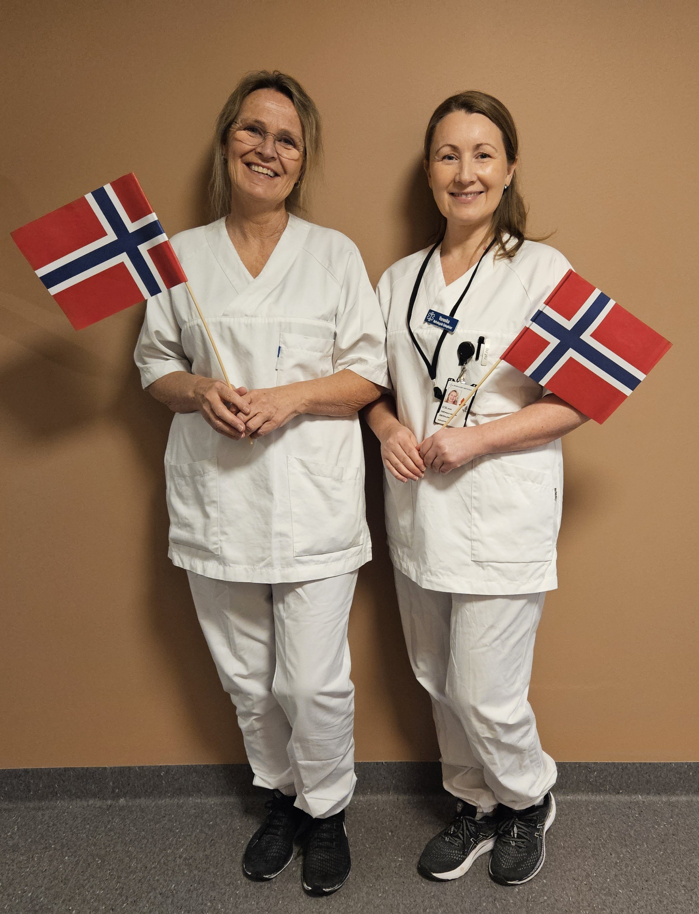 To medarbeidere ved dialysen Askim