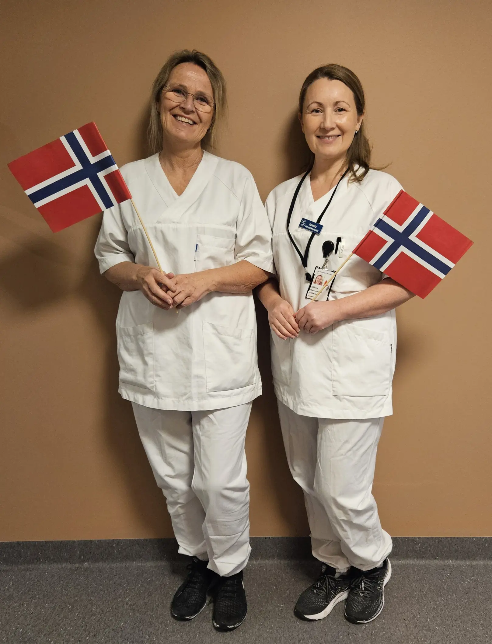 To medarbeidere ved dialysen Askim