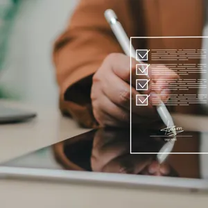 Illustrasjon: Person som skriver på et nettbrett