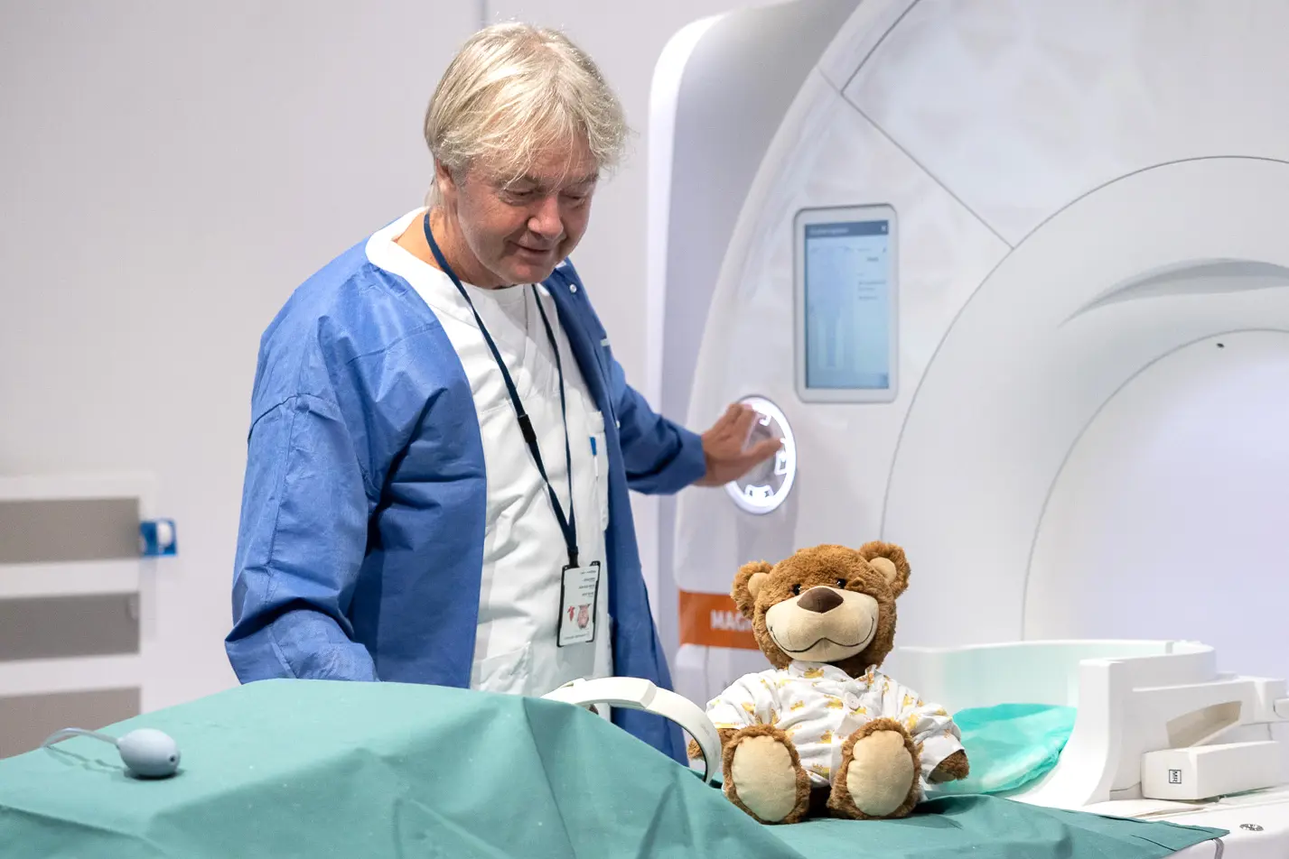 Kallus tar MR og radiograf viser hvordan maskinen virker