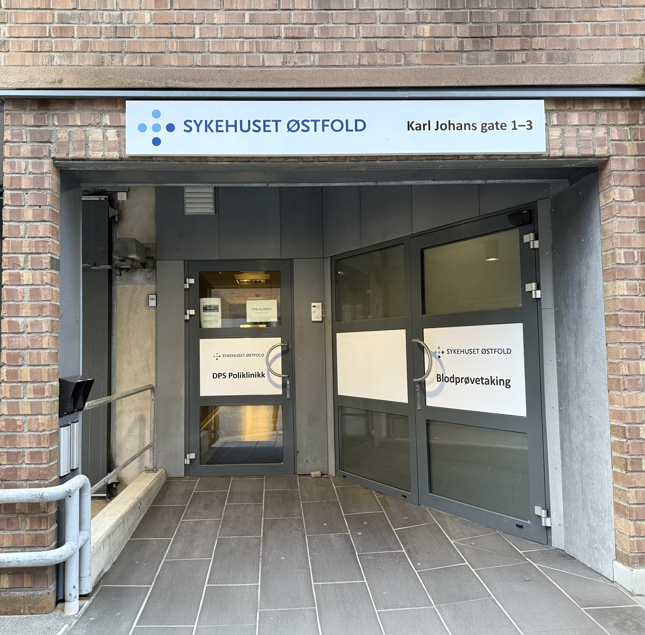 Inngangsparti Karl Johans gate 1-3