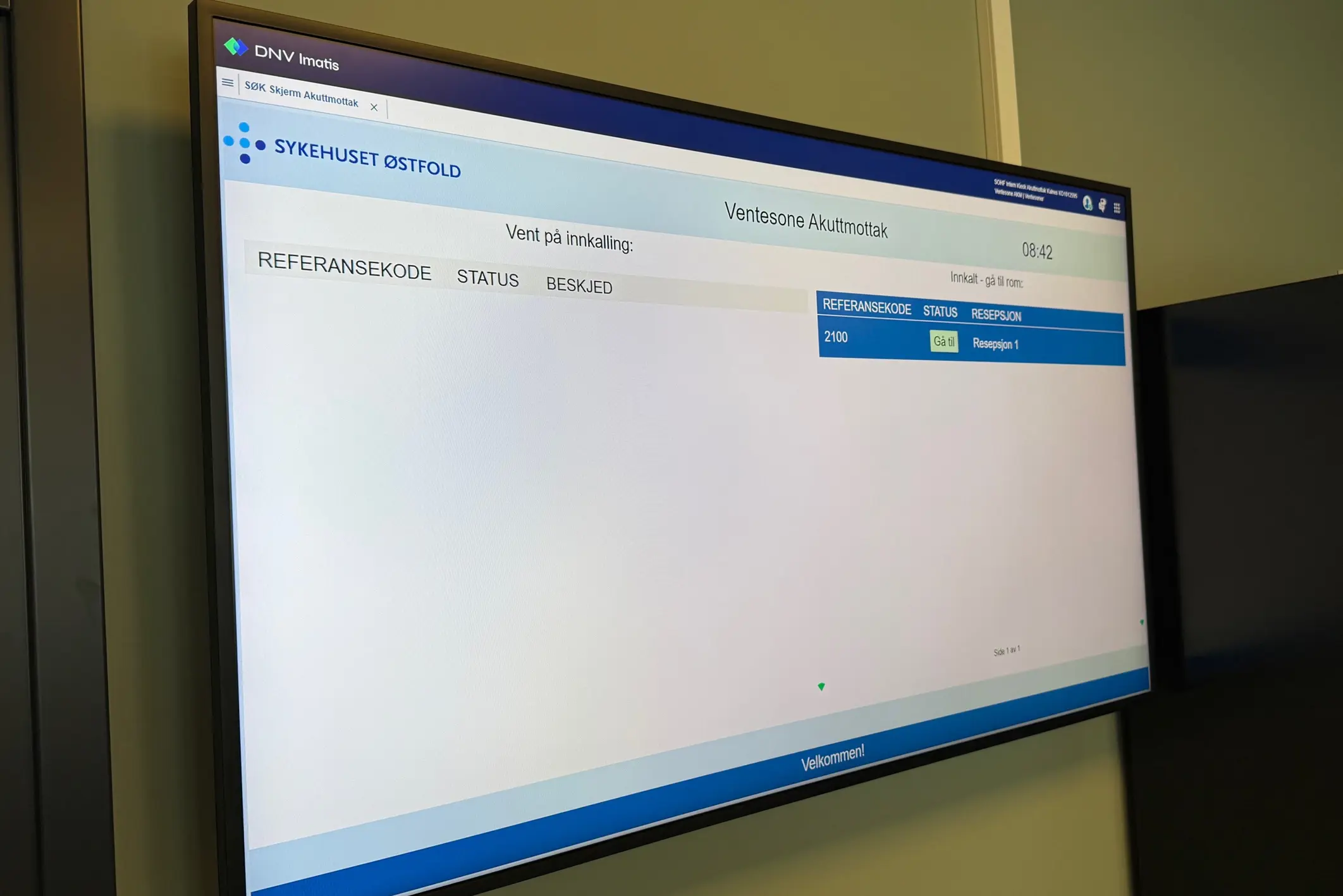 En dataskjerm med blå bakgrunn