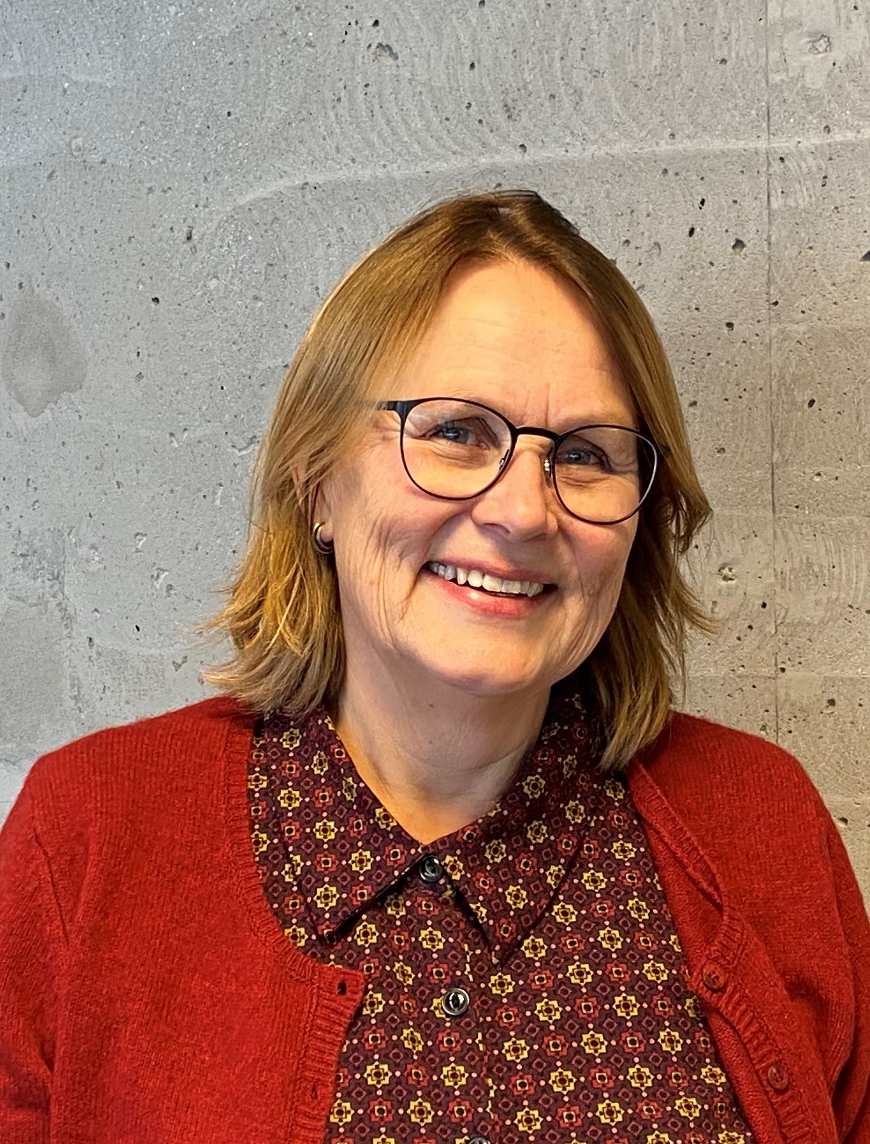 En person med briller