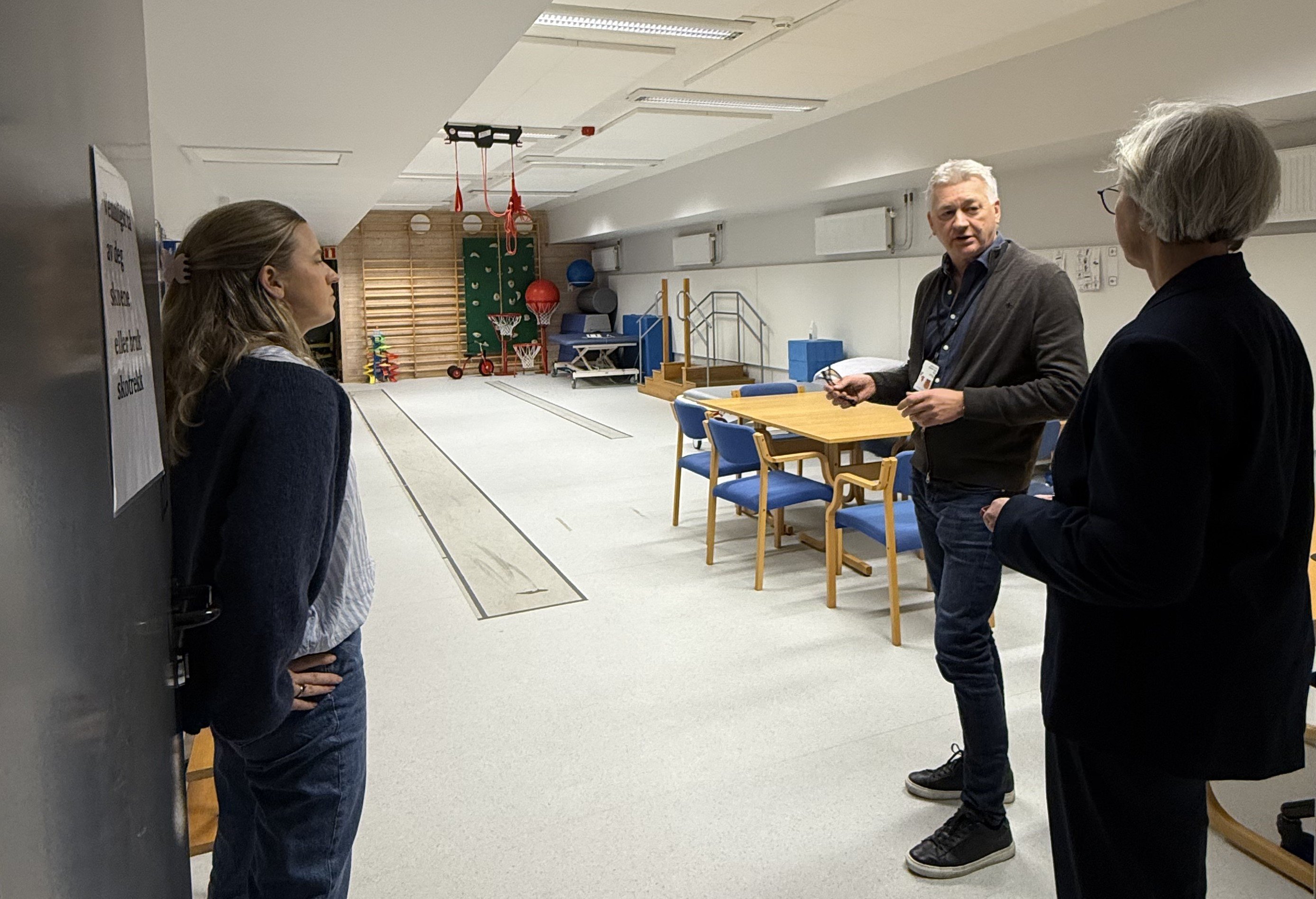 omvisning gymsal på HABU