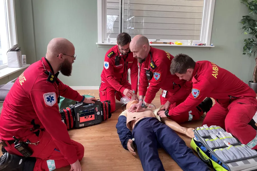 Medarbeidere i Halden øver med ny multimonitor