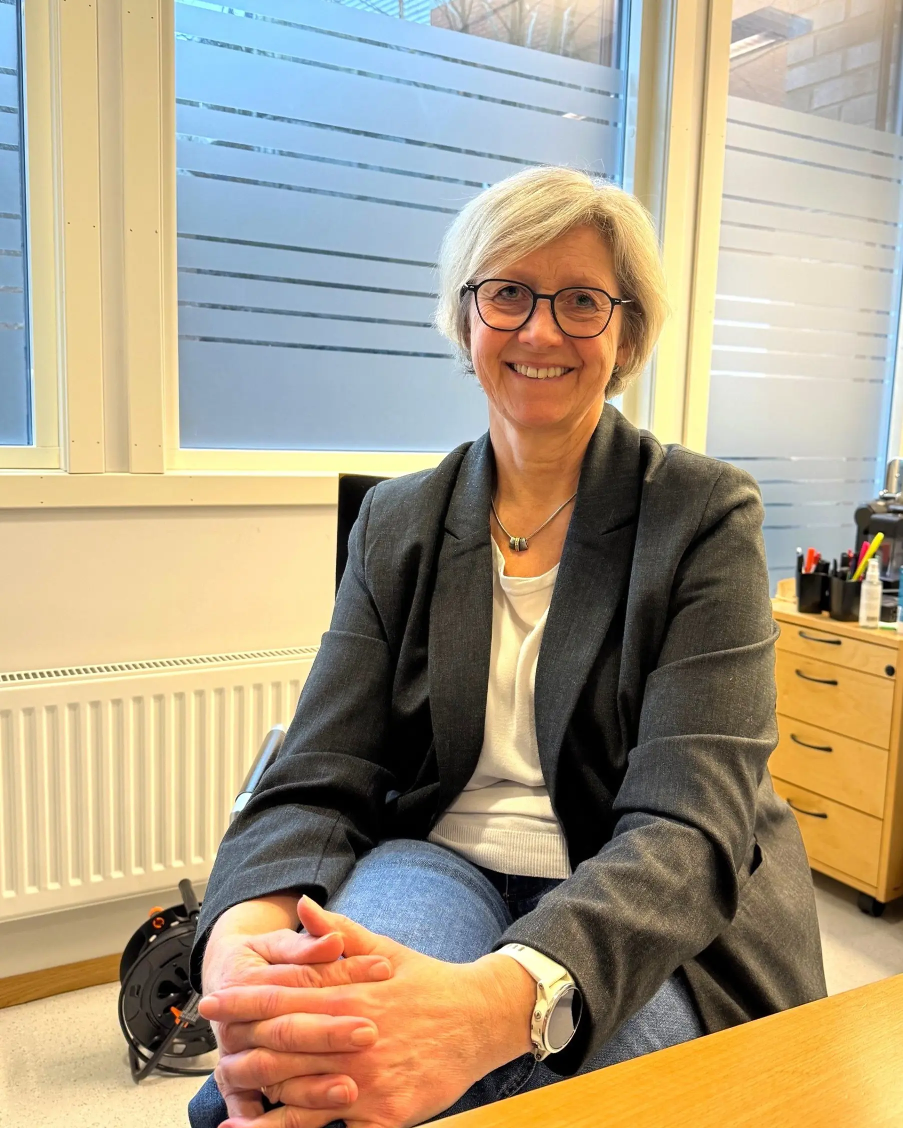 Kristin Sørbrøden Breda på kontoret