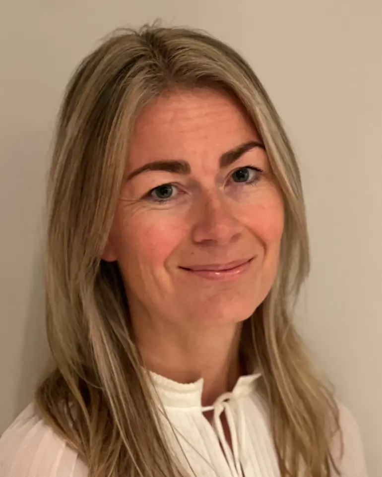 Sara Foss Debes