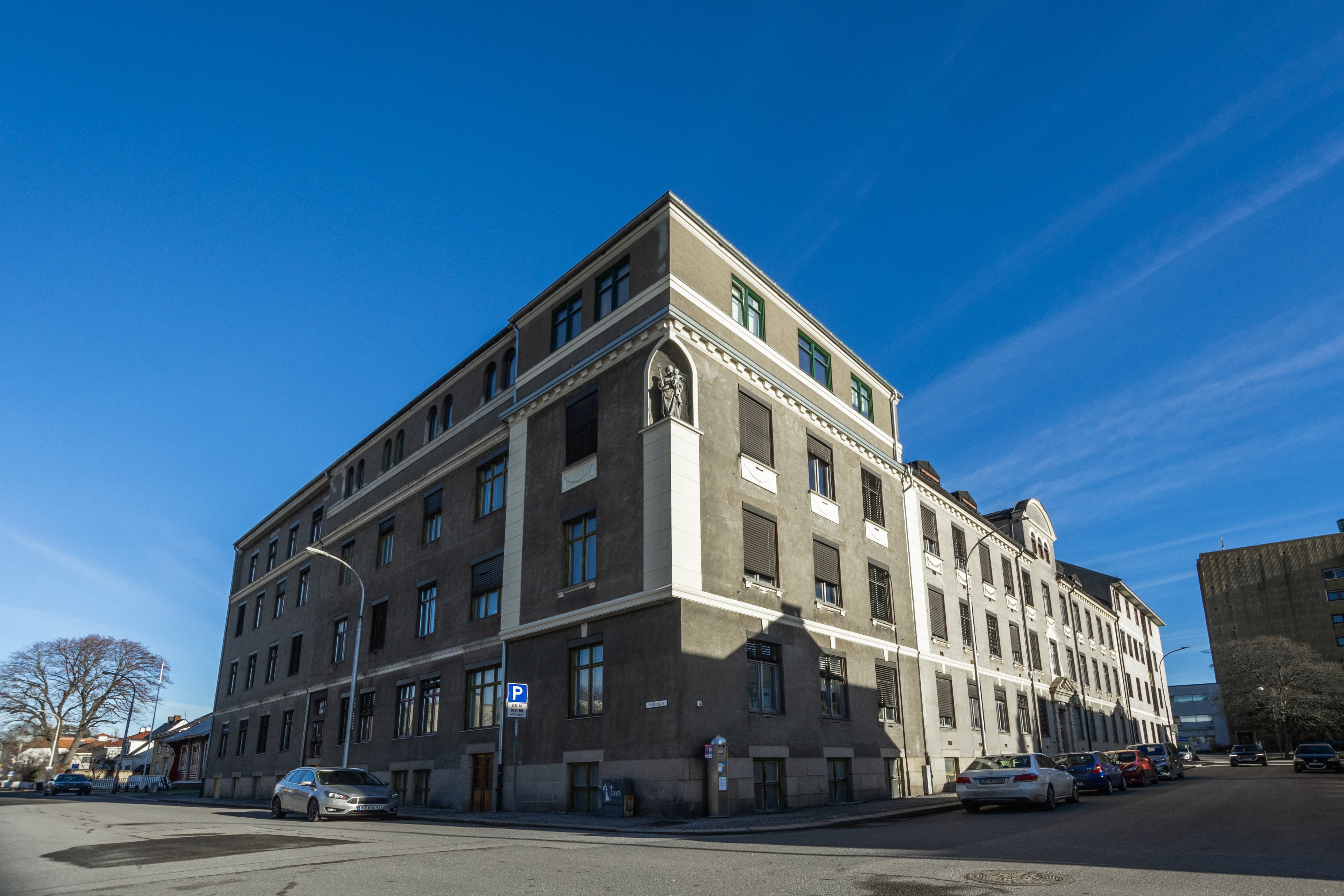 Fredrikstadklinikken, fasaden