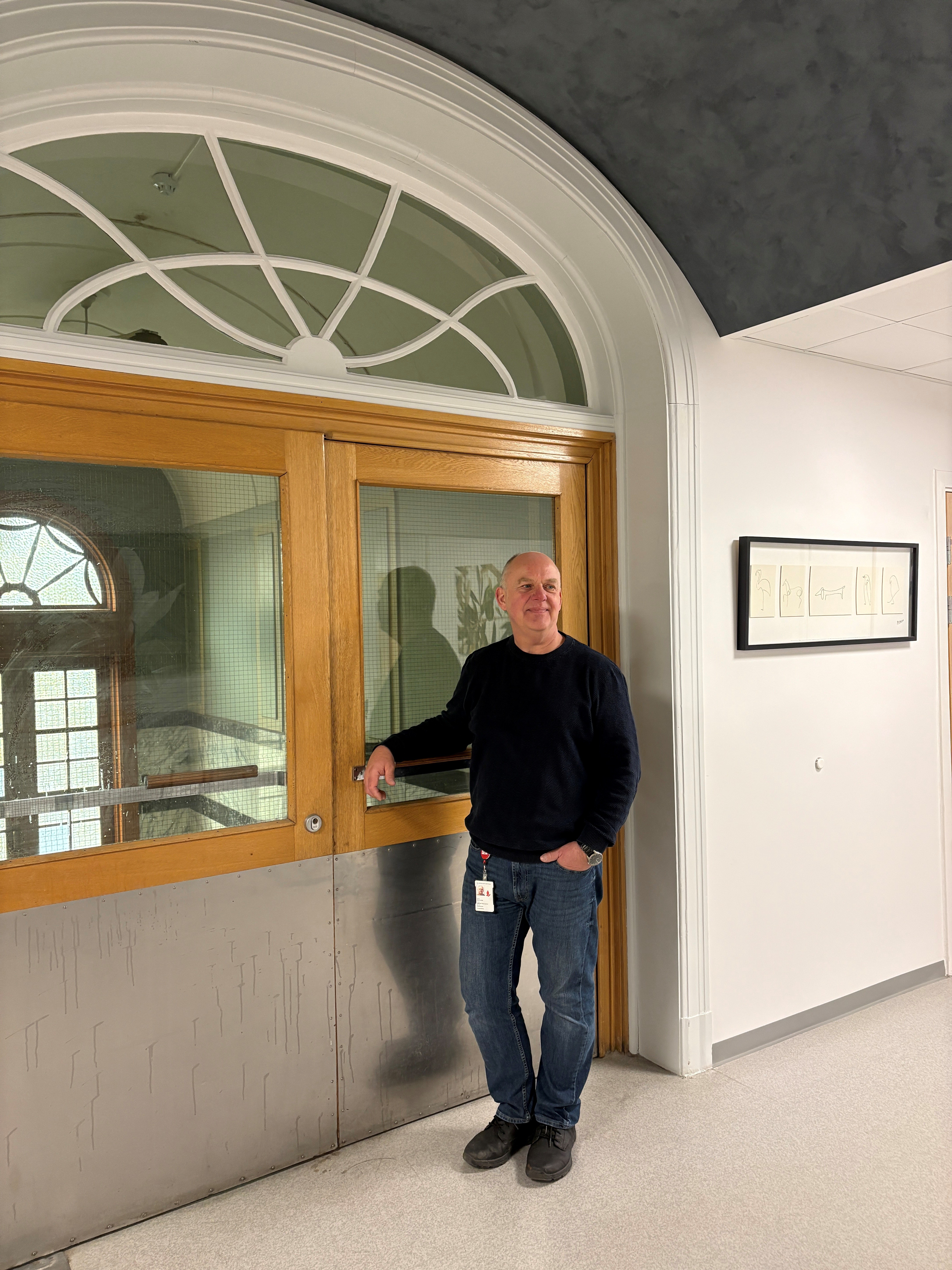 Original hoveddør med jugend-vindu over