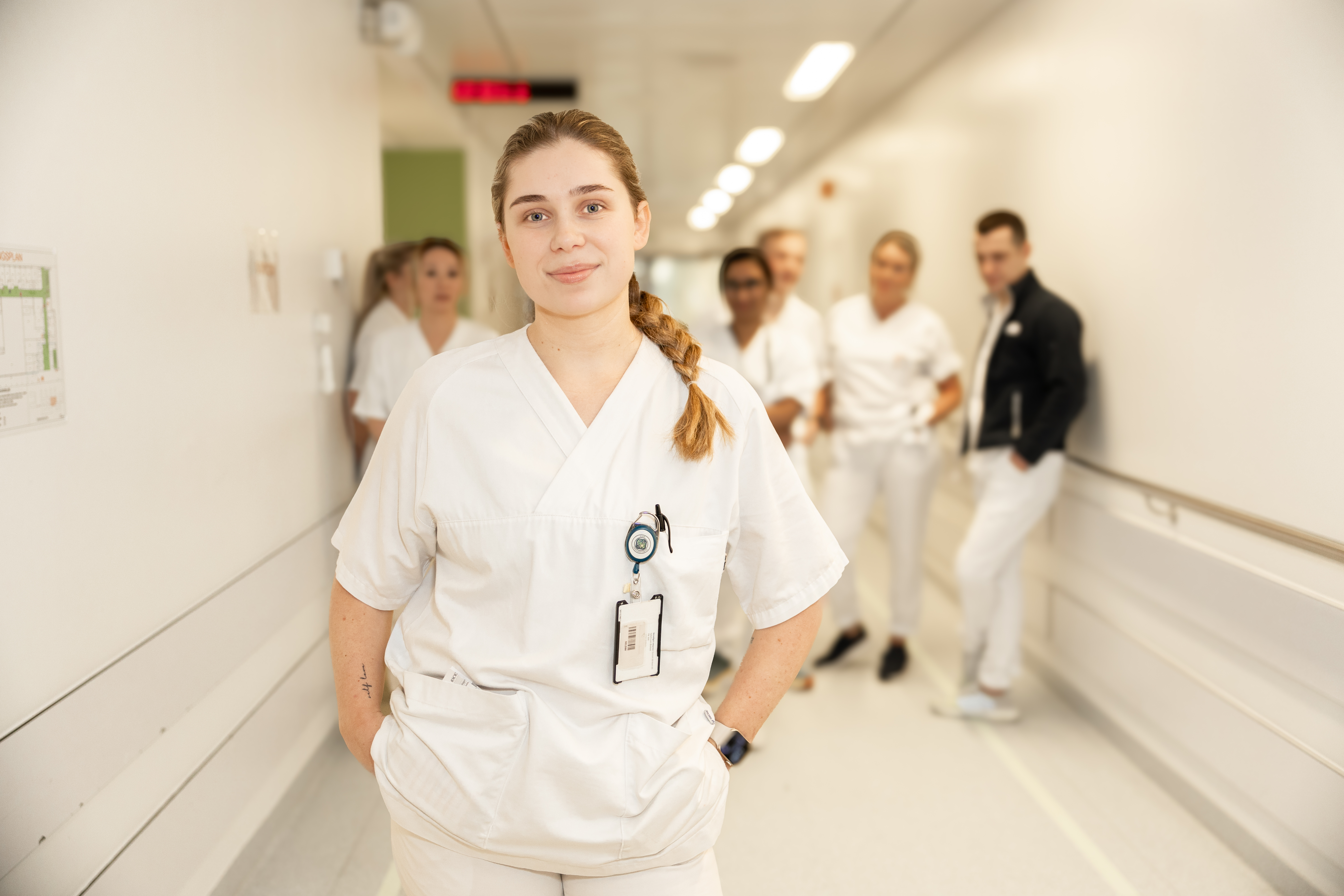 Sykepleiere i korridor