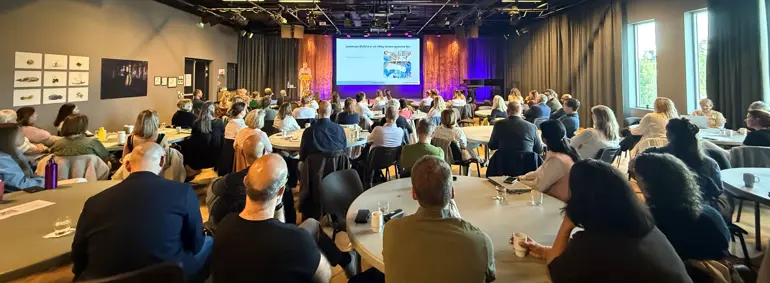 Sal med seminardeltakere