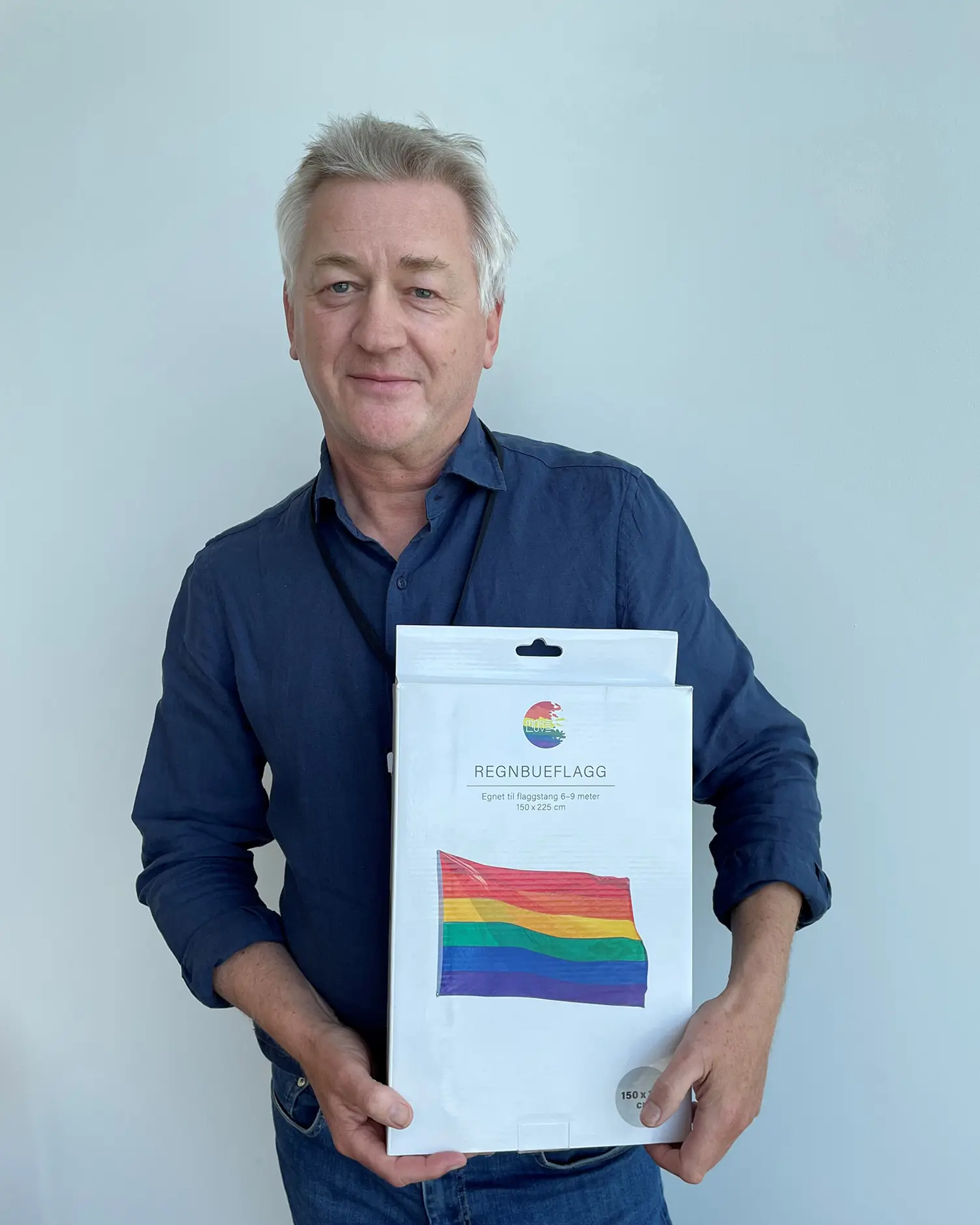 Helge Stene-Johansen med regnbueflagg