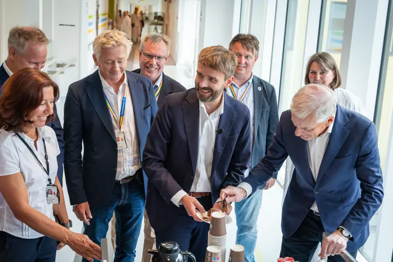 Siebenherz, Stene-Johansen, Vestre og Støre spiser kake
