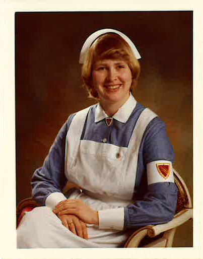 Margareth Olseng i sykepleieruniform i 1976