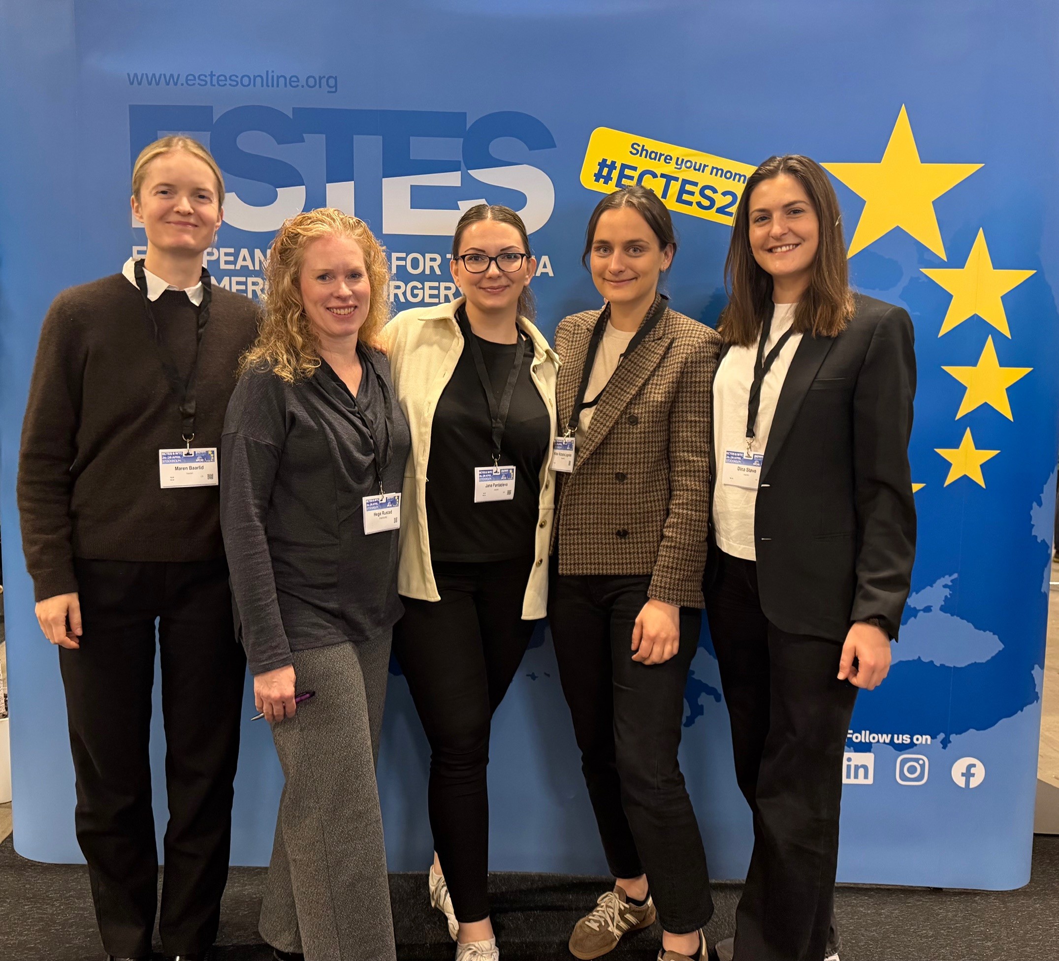 Fem deltakere på kongress
