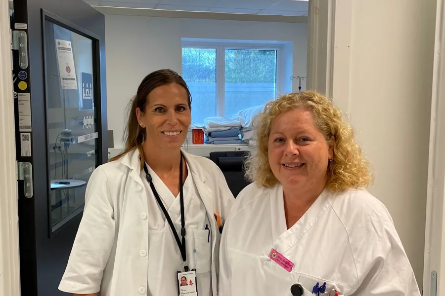 Middels bilde av kvinner iført hvite frakker