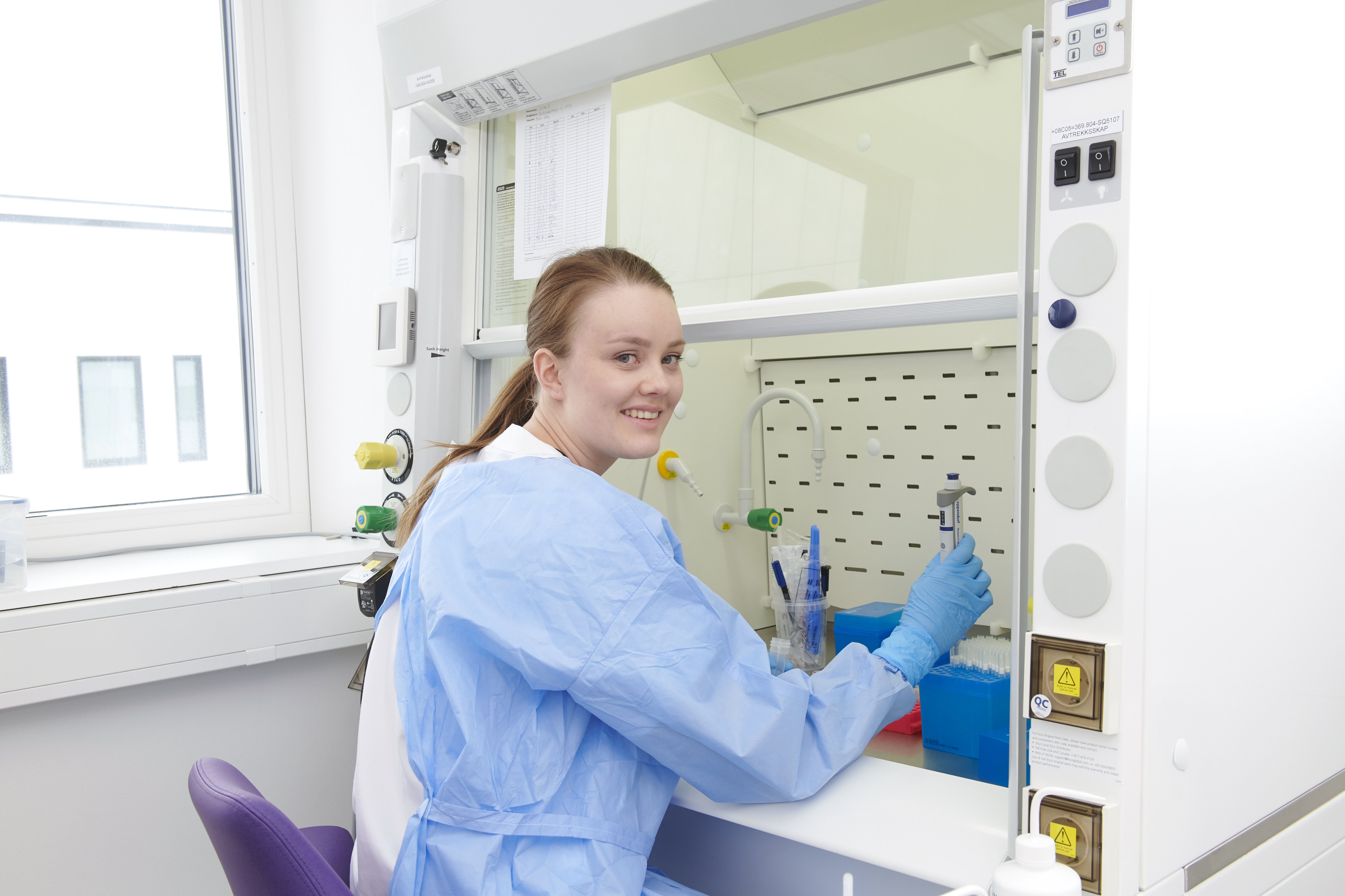 Medarbeider på senter for laboratoriemedisin