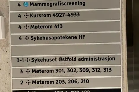 Bilde av skilt ved heis