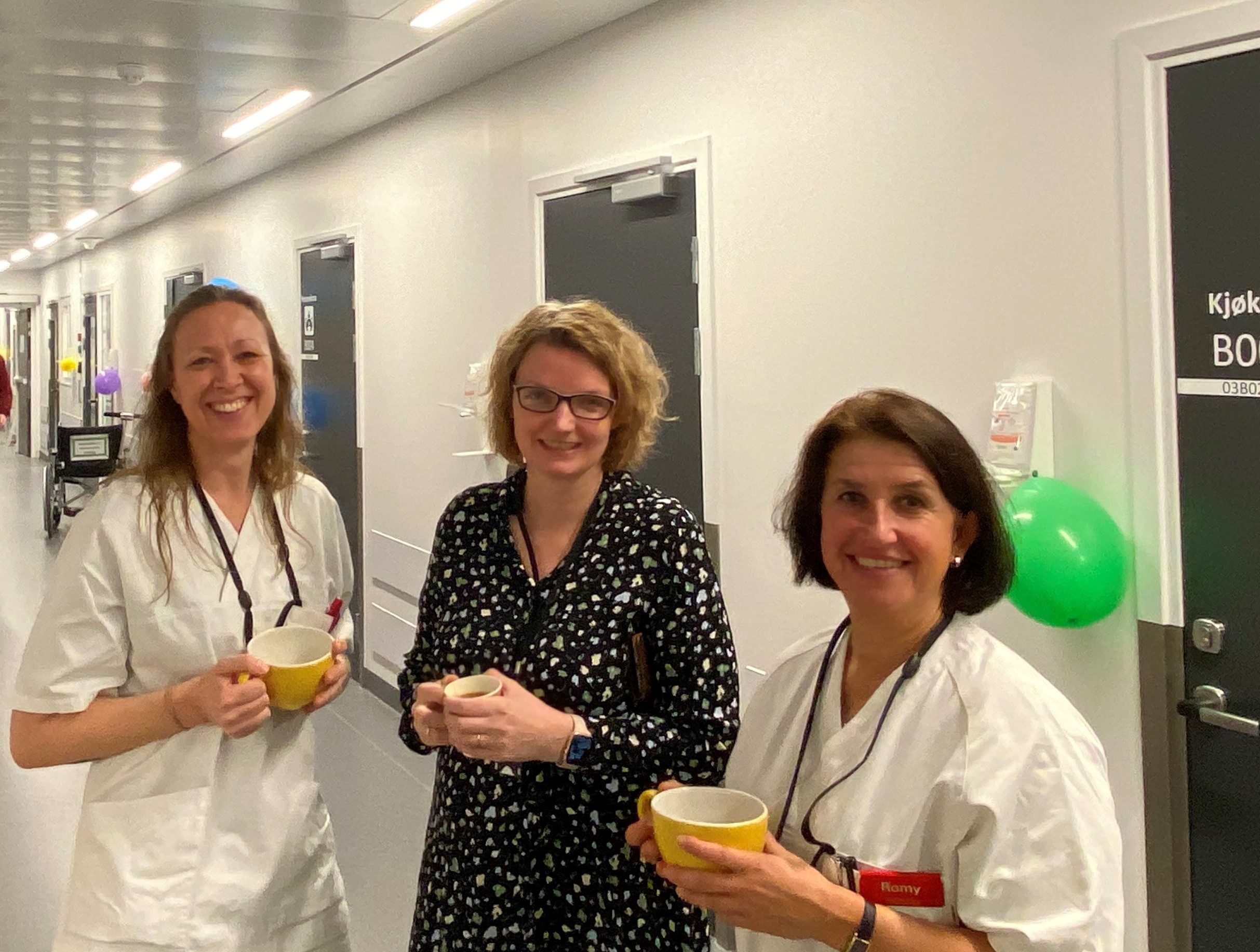 Tre ledere i korridoren i ny sengepost