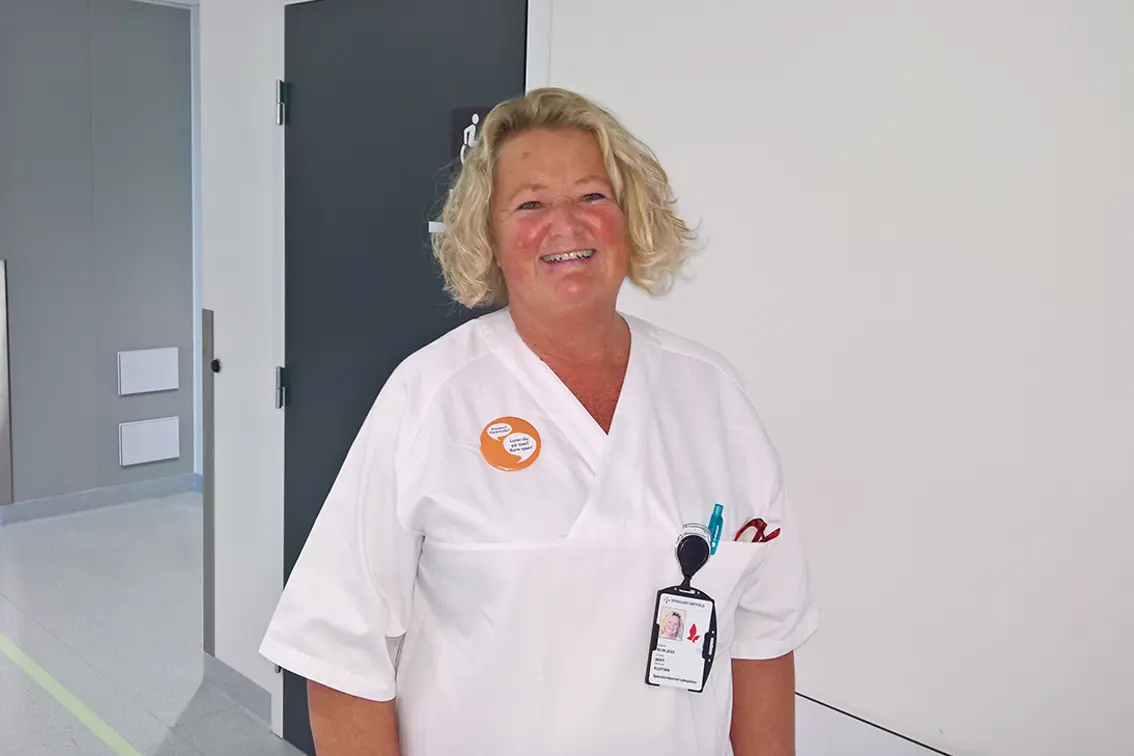 Sykehusmedarbeider med button 1