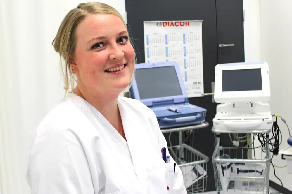 En person i hvit frakk