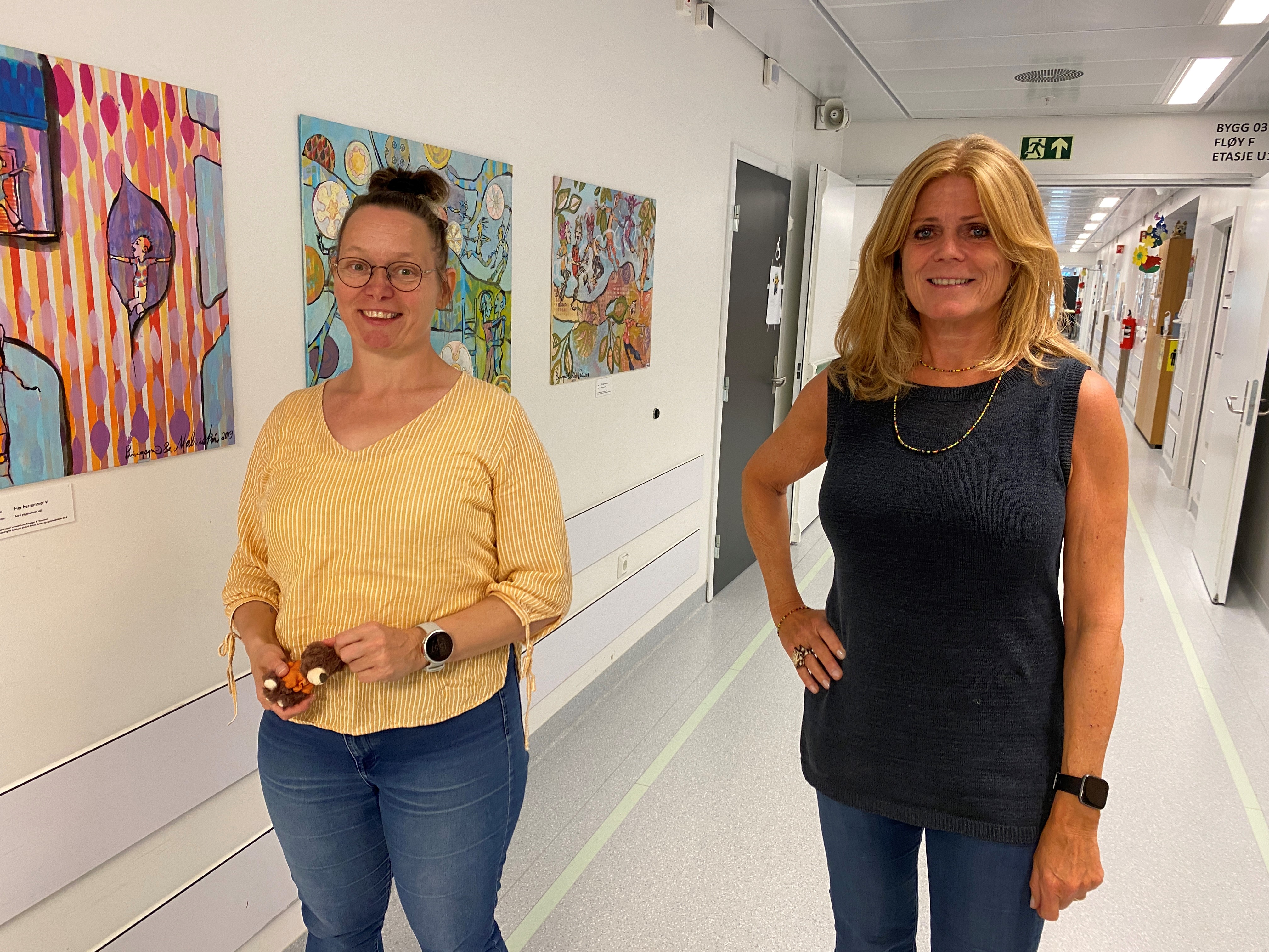 Sykehusklovn Anne-Marthe Lund Engnes og kommunikasjonsansvarlig Anne Berggraf