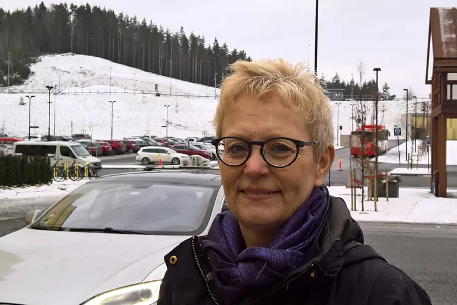 En person som bruker briller