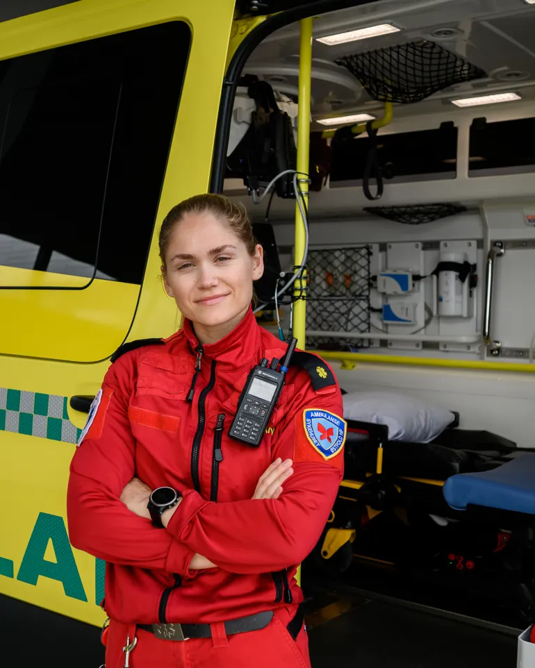 En person i rød jakke