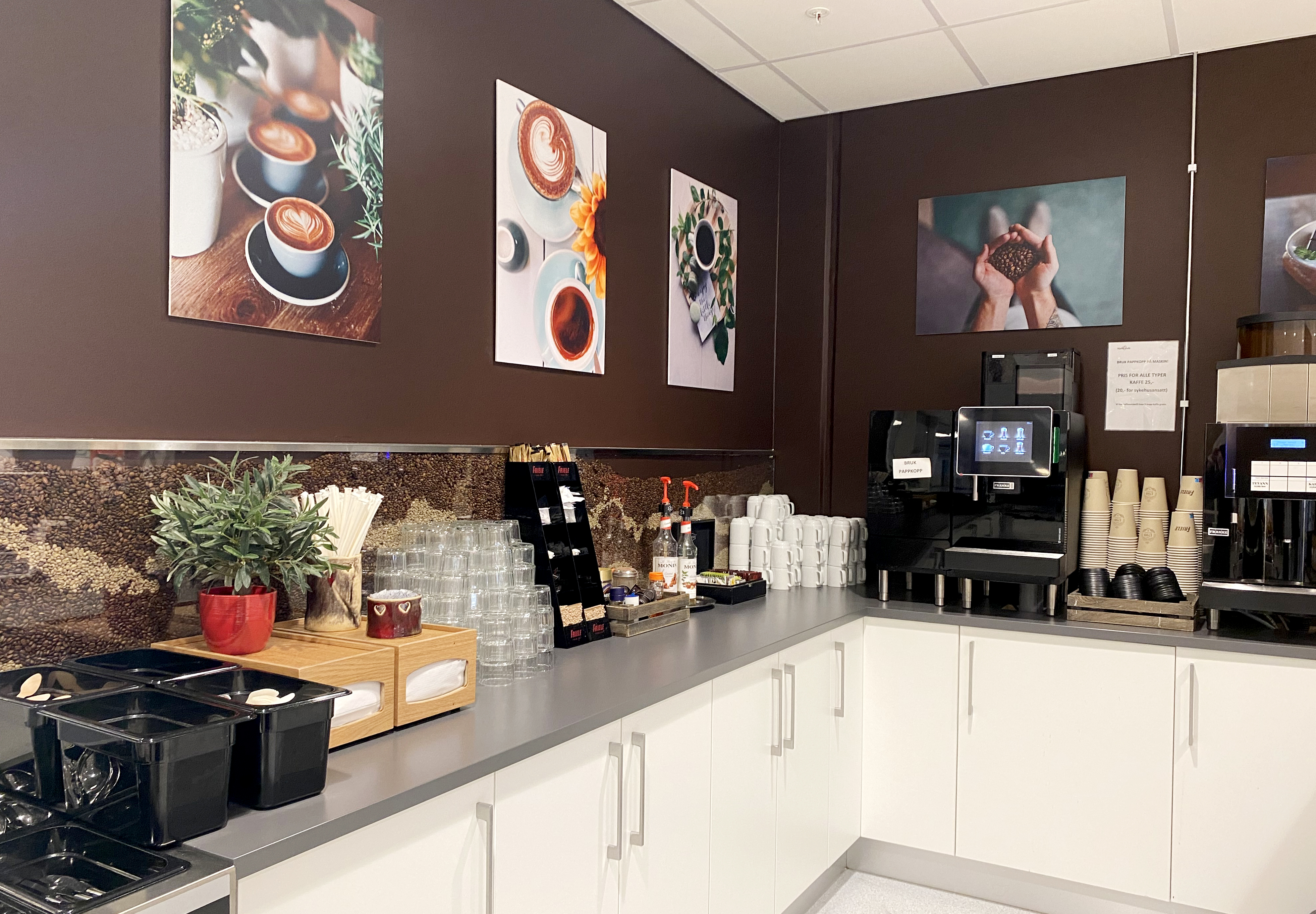 Bilde av kaffehjørnet i Hjerte kafe på Kalnes