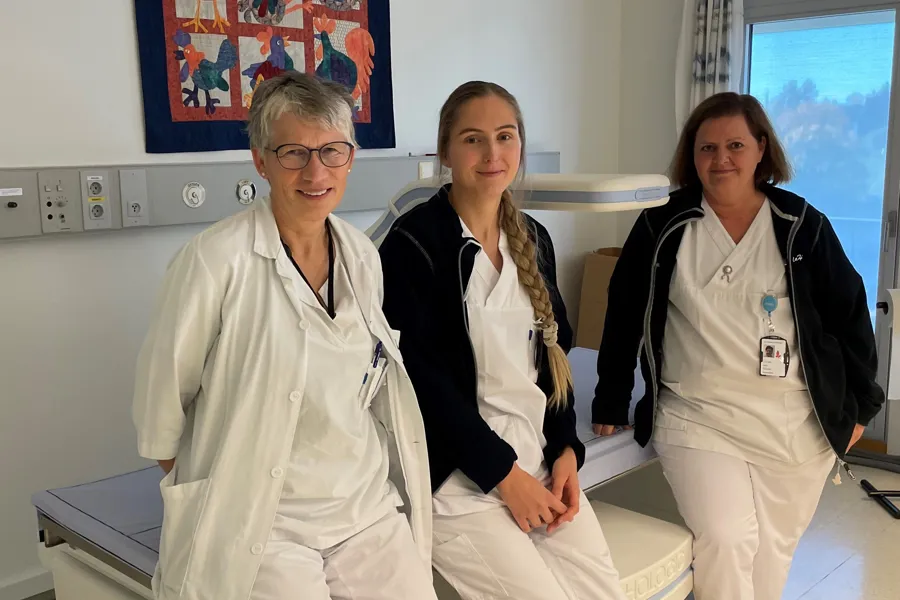 En gruppe kvinner i laboratoriefrakker