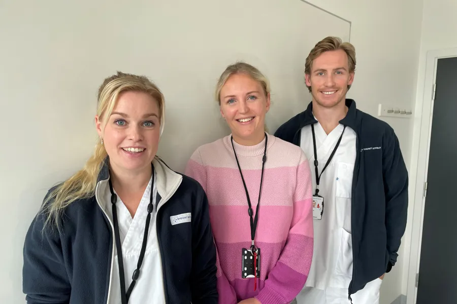 En gruppe kvinner som poserer for et bilde