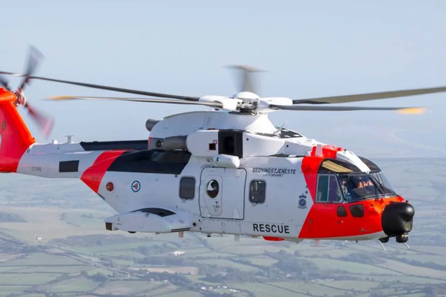 Et rødt og hvitt helikopter